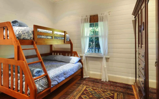 FAIRVIEW and STUDIO Gerringong 4pm check out Sundays – Guest Rooms – Gerringong
