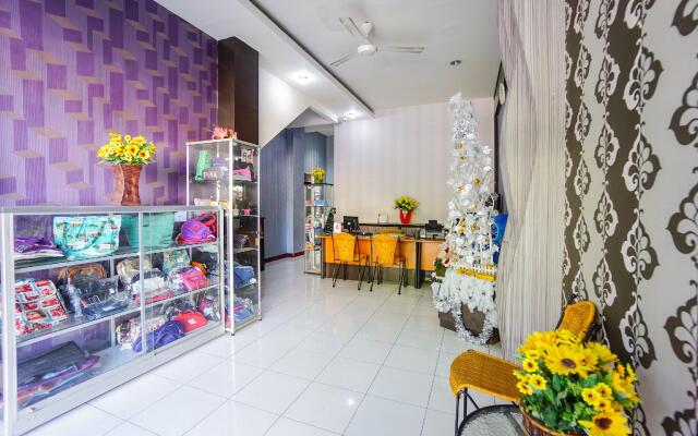 OYO 2526 Hotel D'komo