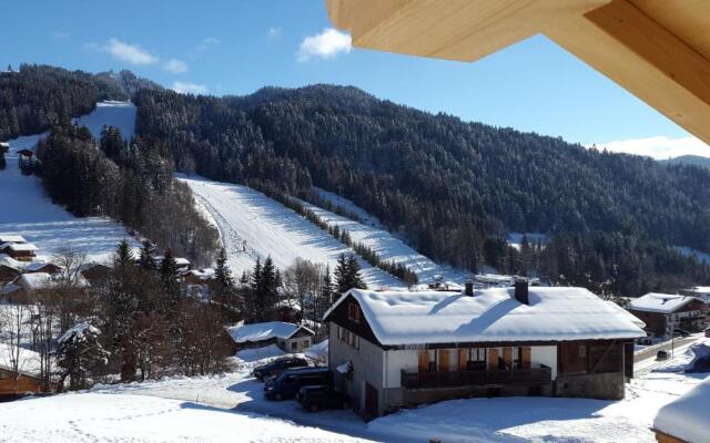 Chalet Timbers - Light and modern - sleeps 6 - Les Gets