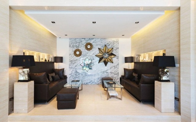 Favstay - The Base Uptown Phuket