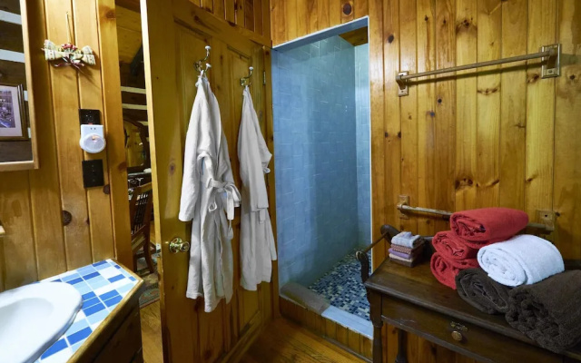 Creekwalk Inn and Cabins