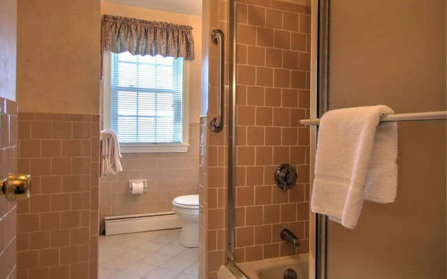 Colonial Acres Resort
