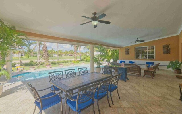 Large Golf View Villa With Pool Jacuzzi and Staff