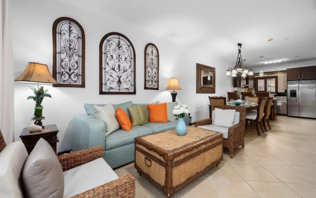 Gold Coast Townhome w Pools GYM 24 7 Security