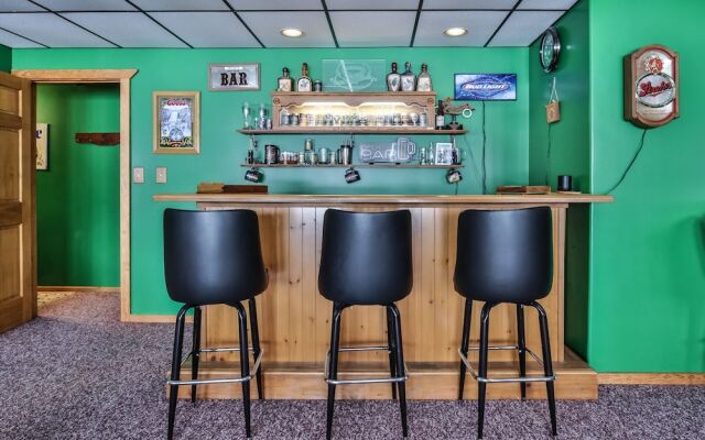 Pickerel Point Executive - 5 Br Home