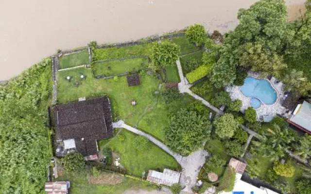 Chitwan Riverside Resort