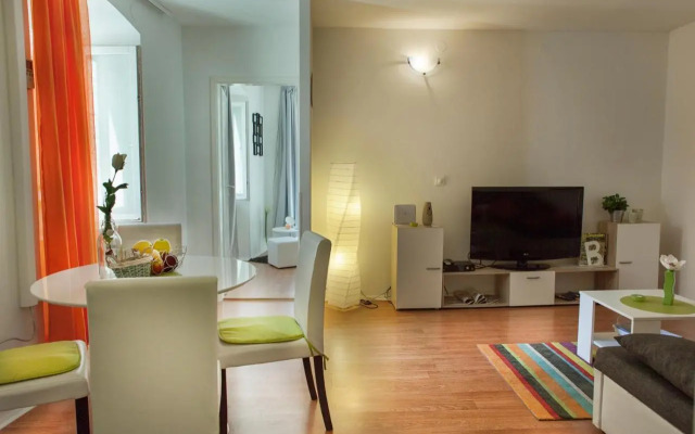 West Wall Apartment