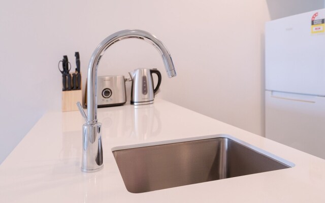 Auckland CBD Brand New 2 BDR Apartment