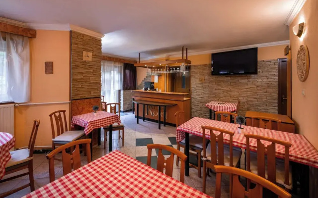 Kristal Hotel
