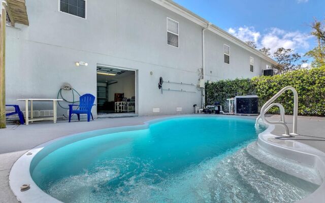 4BR Beach-Central Duplex by RedAwning