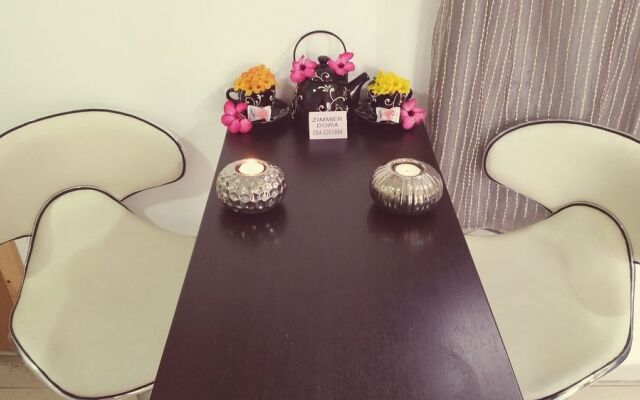 Zimmer Dora Dead Sea