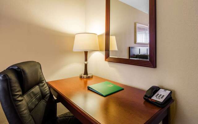 Quality Inn Summersville - New River Area