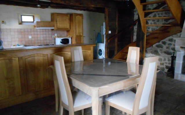 House With 2 Bedrooms in Peyrusse le Roc, With Enclosed Garden