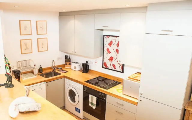 Beautiful 1 Bedroom Apartment in Kensington