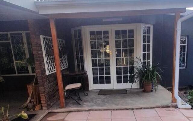 The Olive Thrush Spacious and Comfy 1 bedroom flat