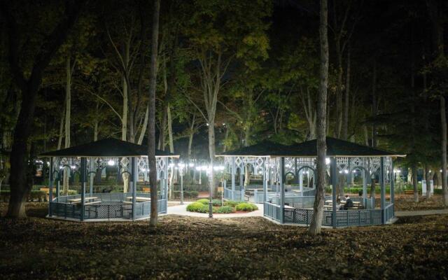 Apartment - 200 m Near Central Park