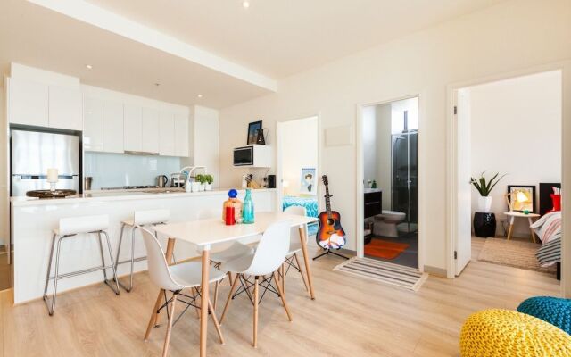 LENA, 2BDR Southbank Apartment