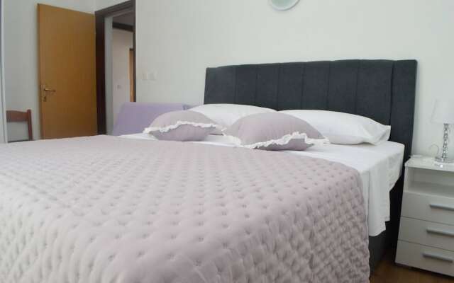 Charming Apartment Venilia Green