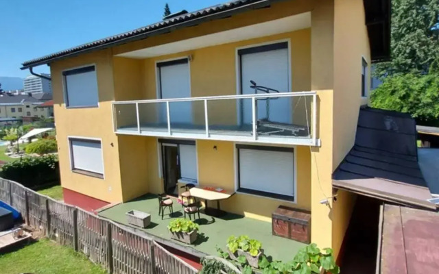 Quiet apartment close to town