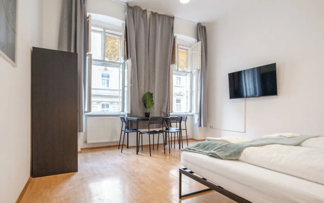 2BR Apt Near Stadthalle