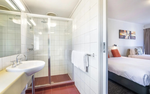 Nightcap at Ferntree Gully Hotel Motel