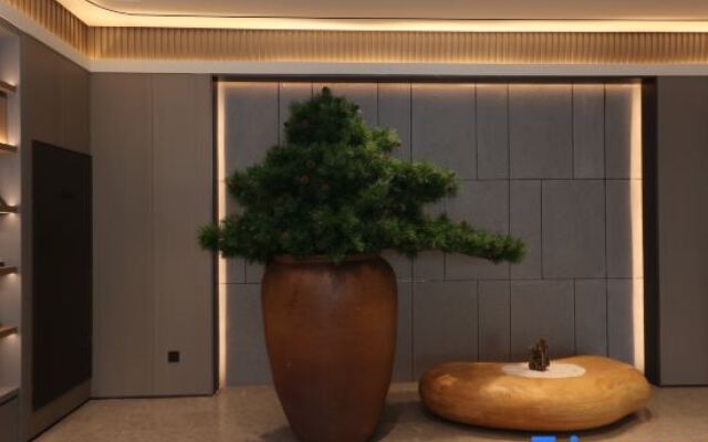 JI Hotel (Shanghai Dishui Lake Subway Station)