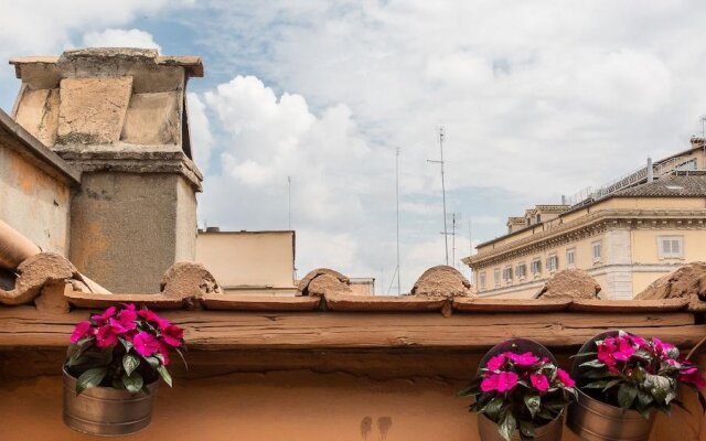 Rental in Rome Arco della Ciambella Penthouse