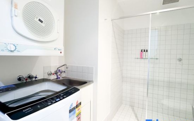 Entire central 2BR apt central – Bathroom – Adelaide