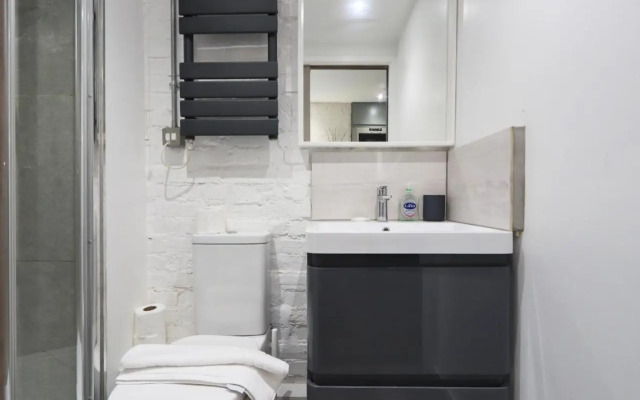 Quirky and Cool Christmas Steps 2 bed