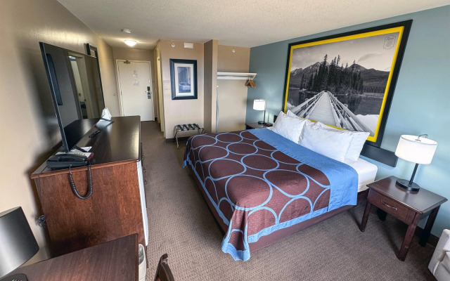 Super 8 by Wyndham Edmonton South
