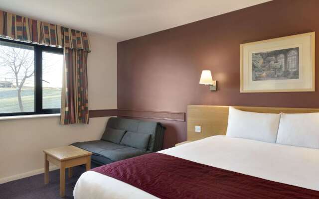 Days Inn by Wyndham Membury M4