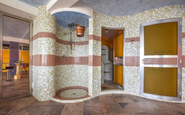 Villa Rosaria con spa e piscina interna