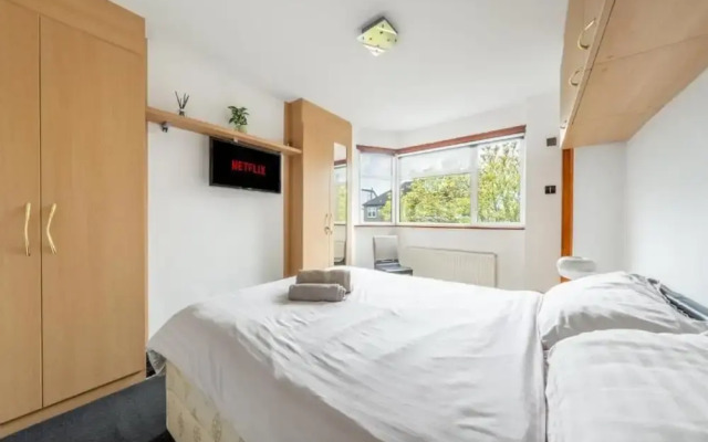Tranquil and Lovely 5 bed House in Barnet