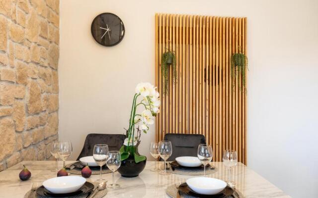 TEONA Luxury Apartment with jacuzzi and terrace sea view