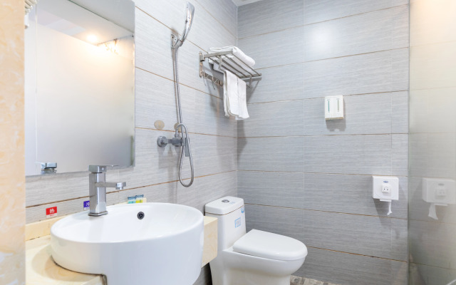 CMAX Hotel