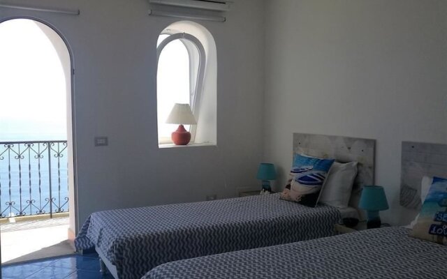 Mareluna Holiday Home