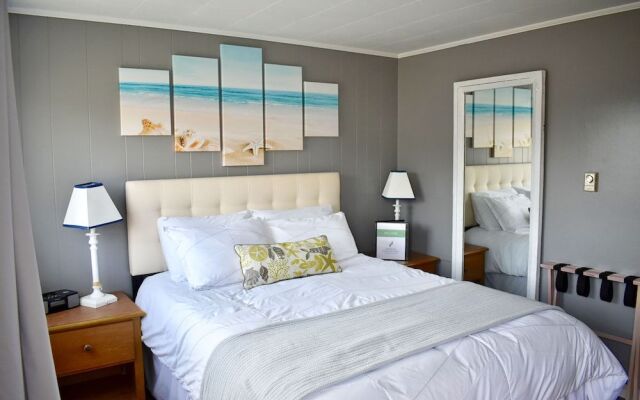 Friars Bay Inn & Cottages