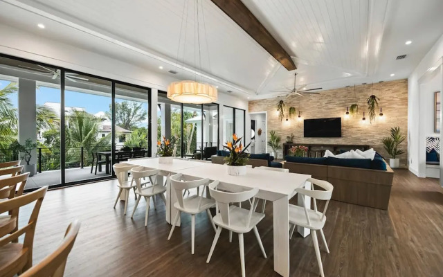 Salty Oak in Siesta Key