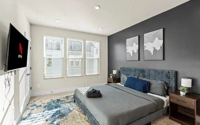 Luxe King 4BR Townhouse with Rooftop in Uptown CLT