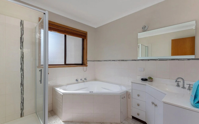 Relax Away - Family Get Away By The Sea