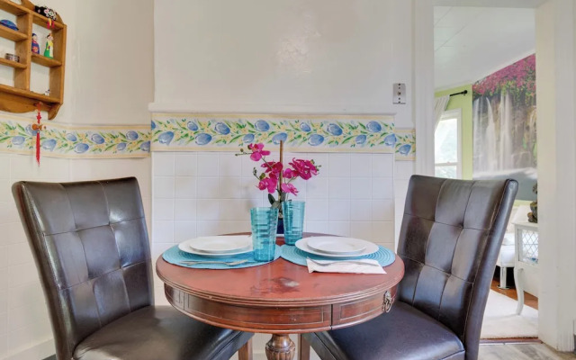 Idyllic Rochester Apt w/ Hot Tub: 2 Miles to Dtwn!