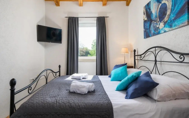 Pretty Villa With View