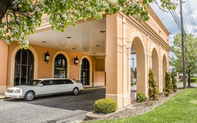 Clarion Hotel Lake Erie