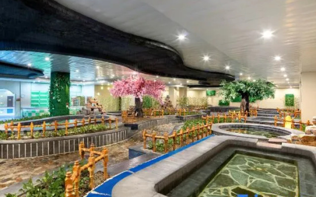 Changbai Mountain Wanda Yue Loft Hot Spring Hotel (Tourism Service Center of West Changbai Mountain)