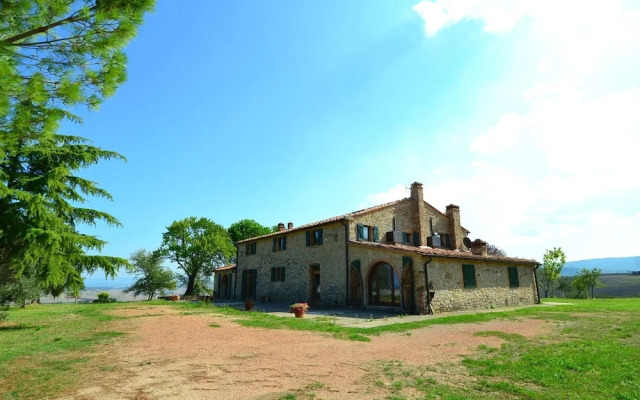 Farmhouse in Pisan Hills With Pool
