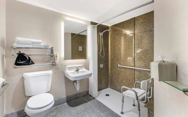 Comfort Inn Brooklyn Center