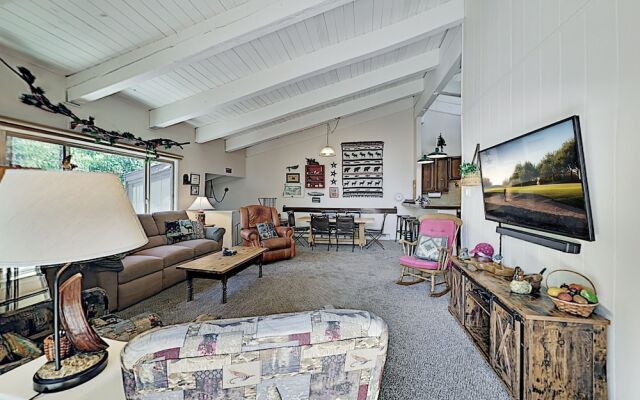 3251chat 4 Bedroom Condo