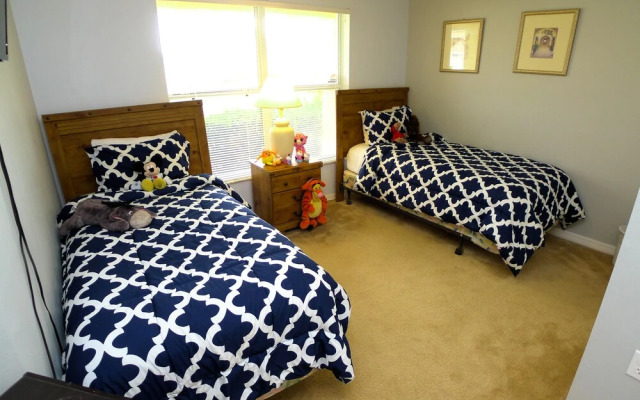 4 BED Pool Home Overlooking Reserve