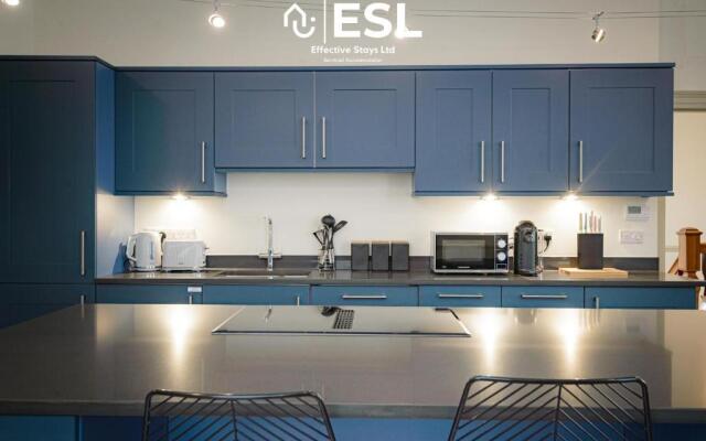 Entire Luxury Apartment Block - Sleeps 18 - Overlooking Shrewsbury Square