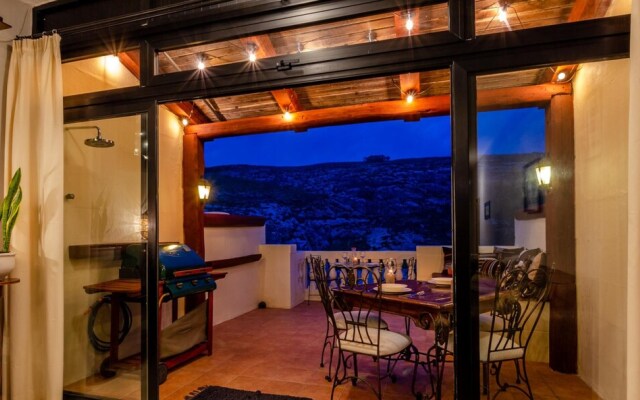 Sea and Cliff Views in a Modern Apt w Terrace